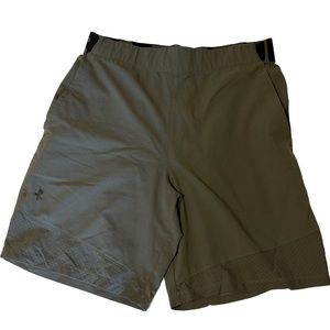 Men’s Grey Heatgear Under Armour Shorts - Size L